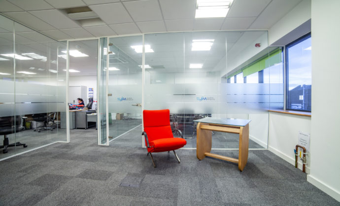 Single Glazed Frameless Glass Partitioning